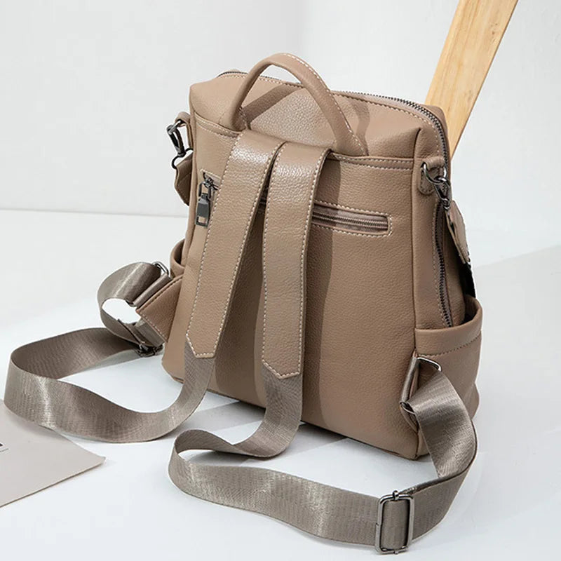 Pocket leather backpack with double strap