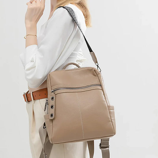 Pocket leather backpack with double strap